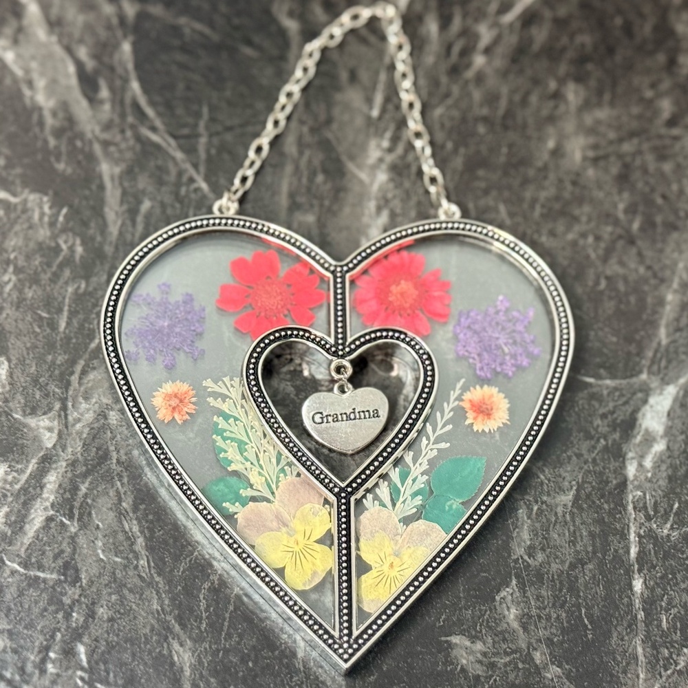 Heart Suncatcher “Grandma” Ornament with Pressed Flowers - Picture 2 of 12